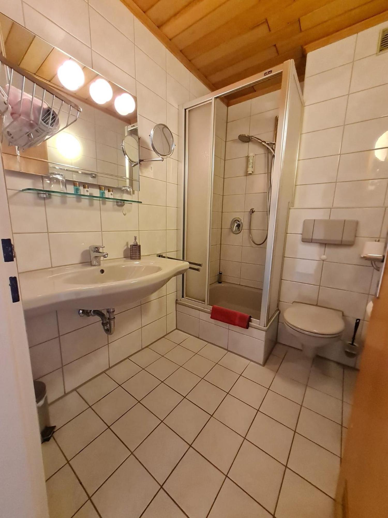 Hotel-Barbarossa-Garni Bei Hanau Rodenbach  Exteriör bild