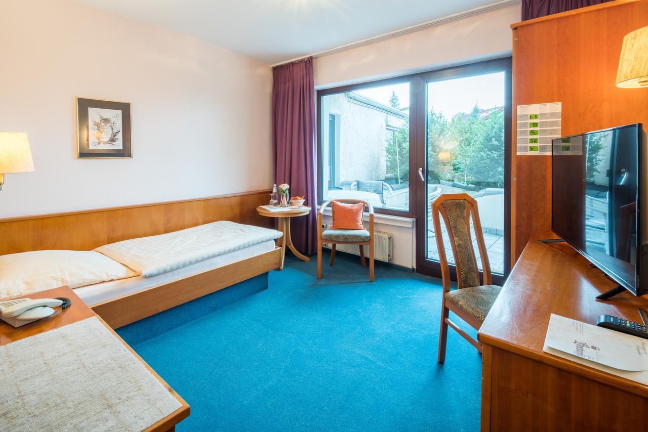 Hotel-Barbarossa-Garni Bei Hanau Rodenbach  Exteriör bild